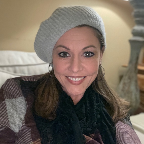 Meet your Posher, Carolyn - Picture 3 of 5